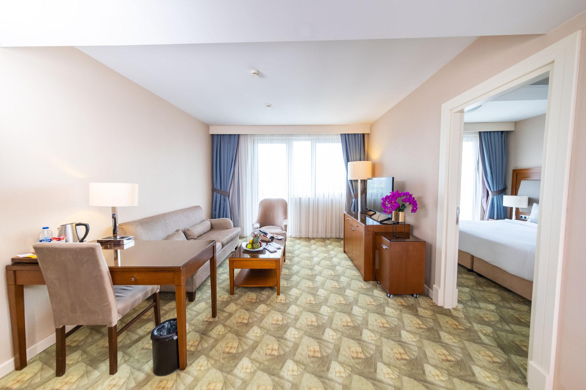 Miracle Istanbul Asia Airport Hotel & Spa Esterno foto A suite at the hotel