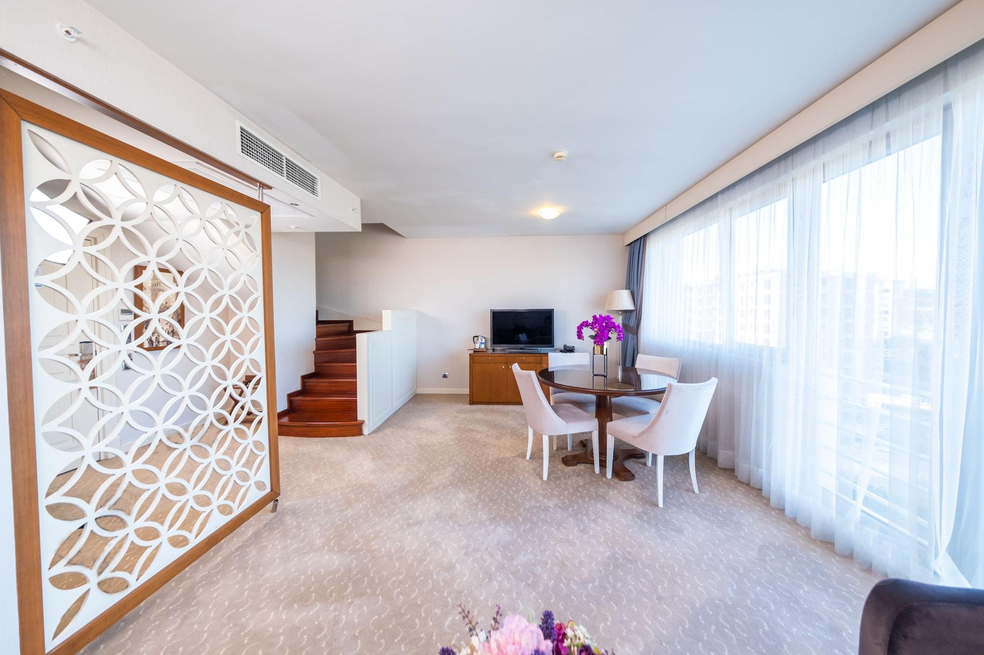 Miracle Istanbul Asia Airport Hotel & Spa Esterno foto A suite at the hotel