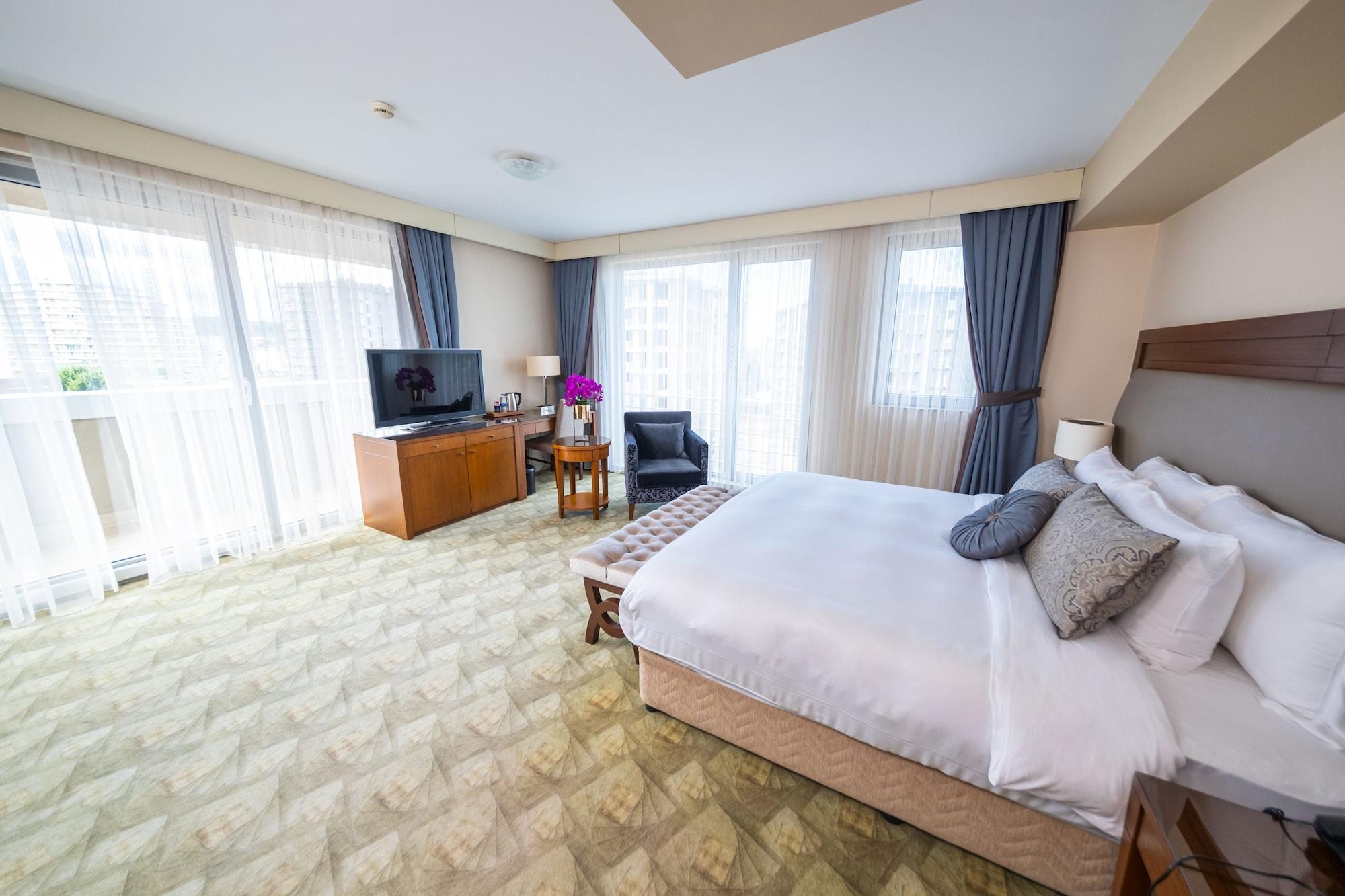 Miracle Istanbul Asia Airport Hotel & Spa Esterno foto A bedroom at the hotel