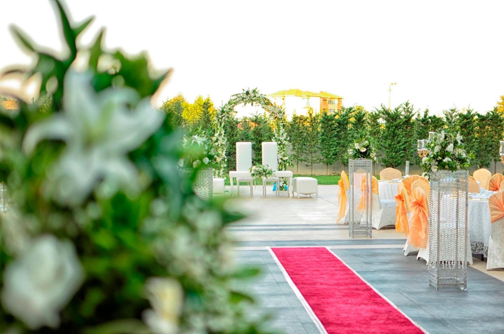 Miracle Istanbul Asia Airport Hotel & Spa Esterno foto The wedding venue