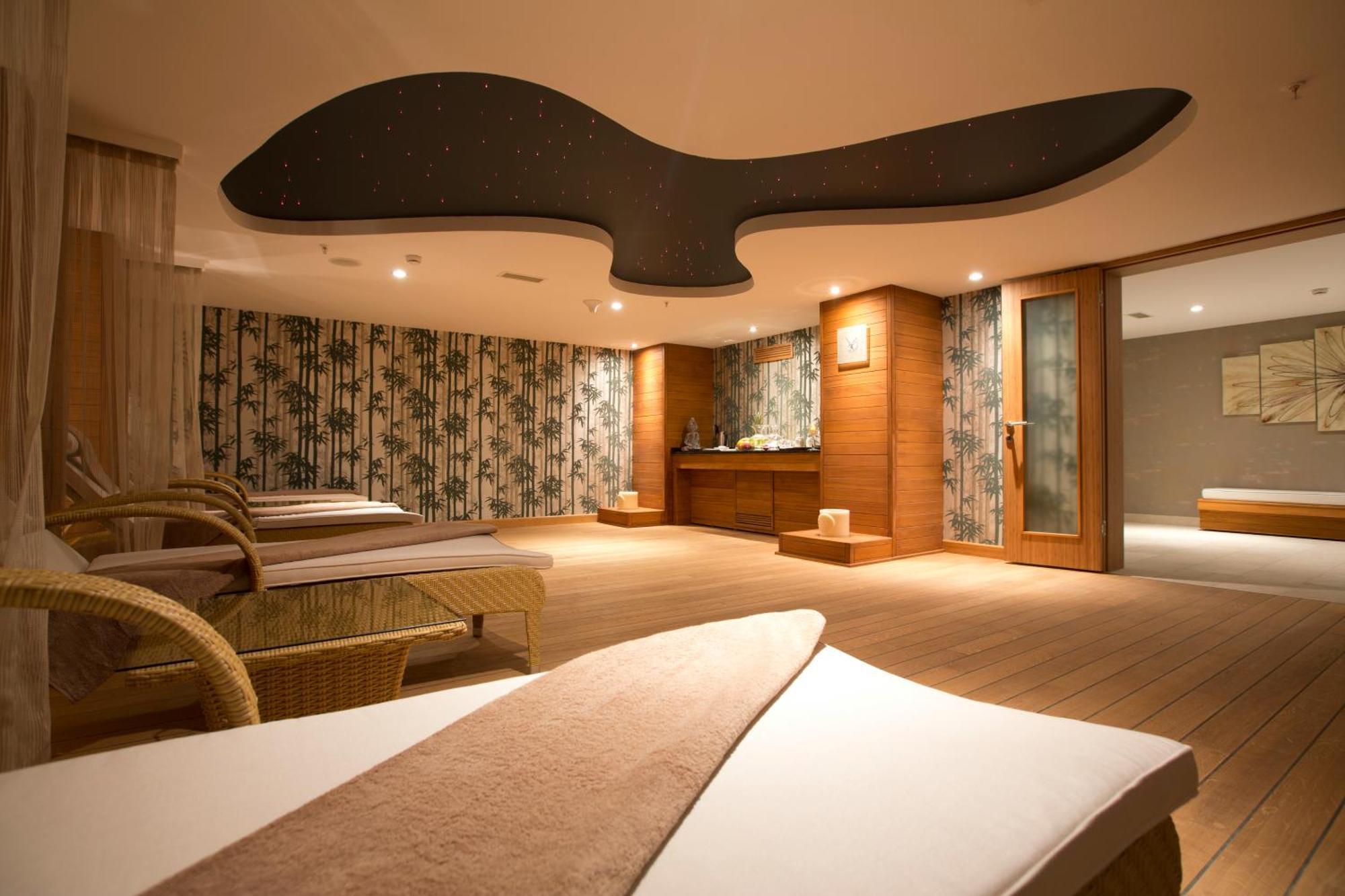 Miracle Istanbul Asia Airport Hotel & Spa Esterno foto The spa at The Landmark