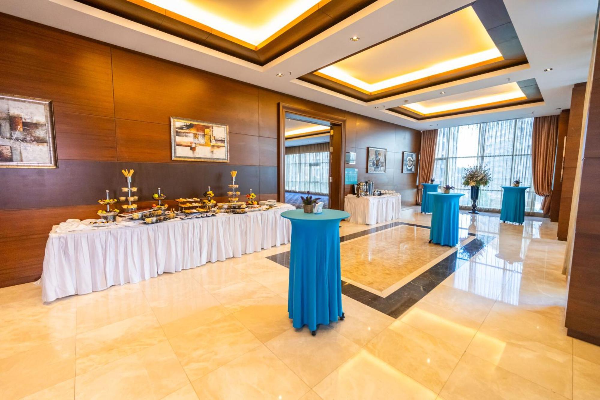 Miracle Istanbul Asia Airport Hotel & Spa Esterno foto The lobby of the hotel
