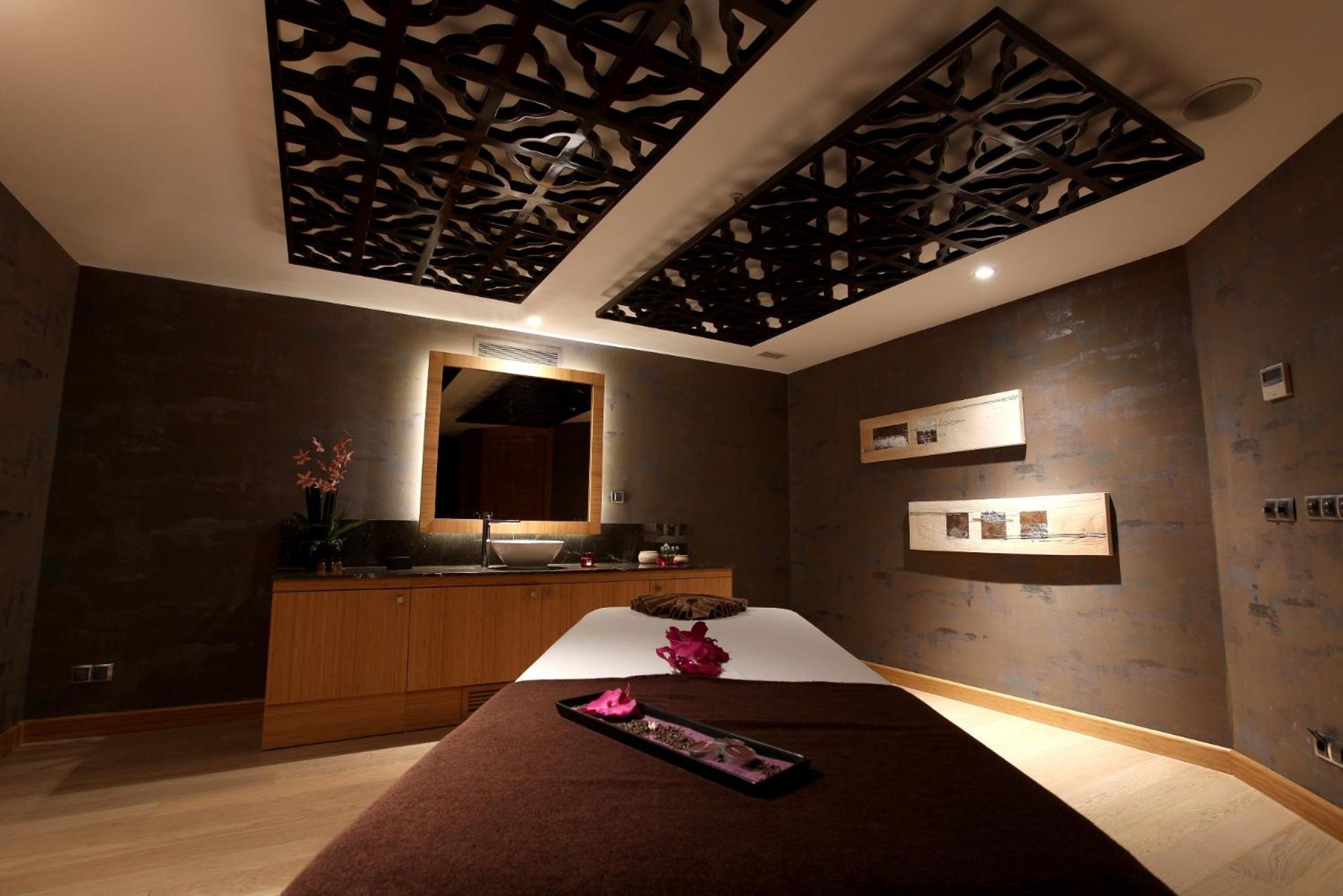 Miracle Istanbul Asia Airport Hotel & Spa Esterno foto A spa treatment room