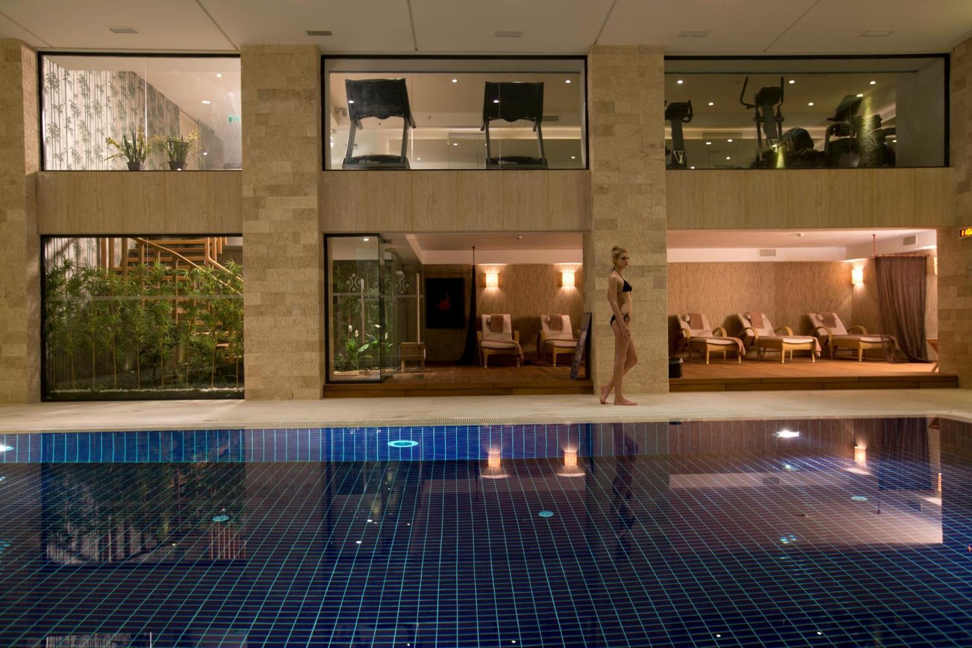 Miracle Istanbul Asia Airport Hotel & Spa Esterno foto The pool at the Mandarin Oriental, Bangkok