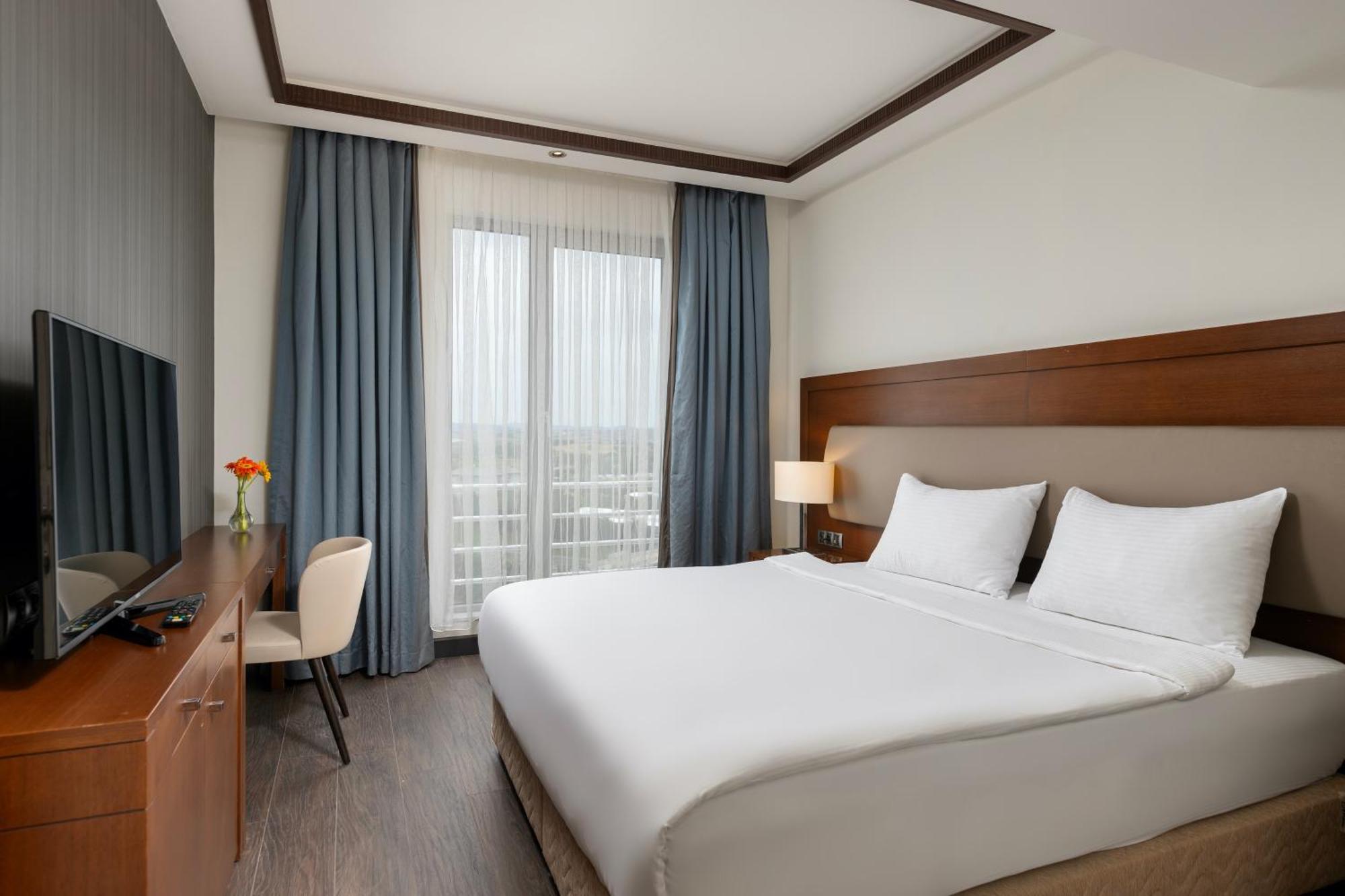 Miracle Istanbul Asia Airport Hotel & Spa Esterno foto A room at the hotel