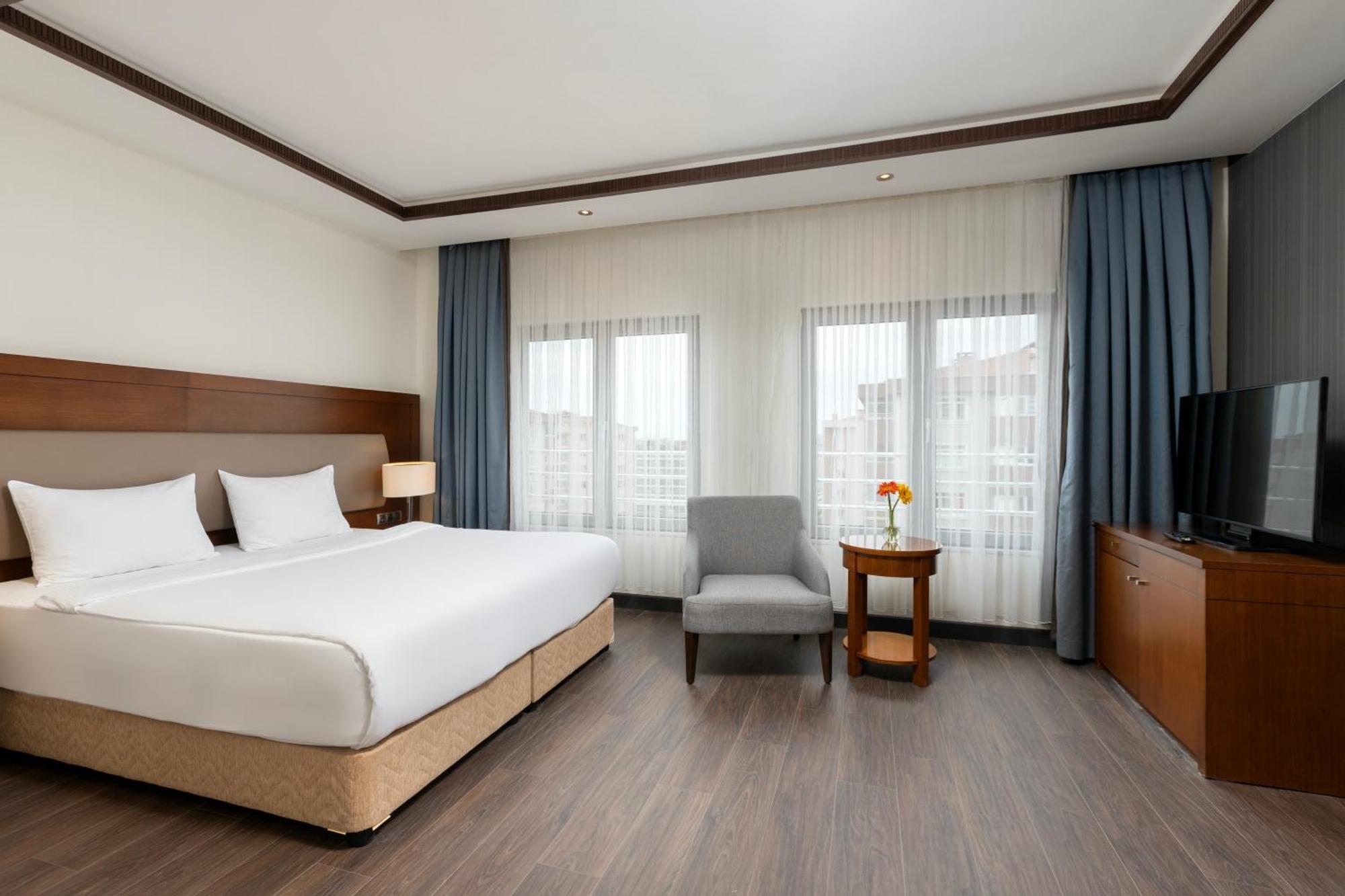 Miracle Istanbul Asia Airport Hotel & Spa Esterno foto A room at the hotel