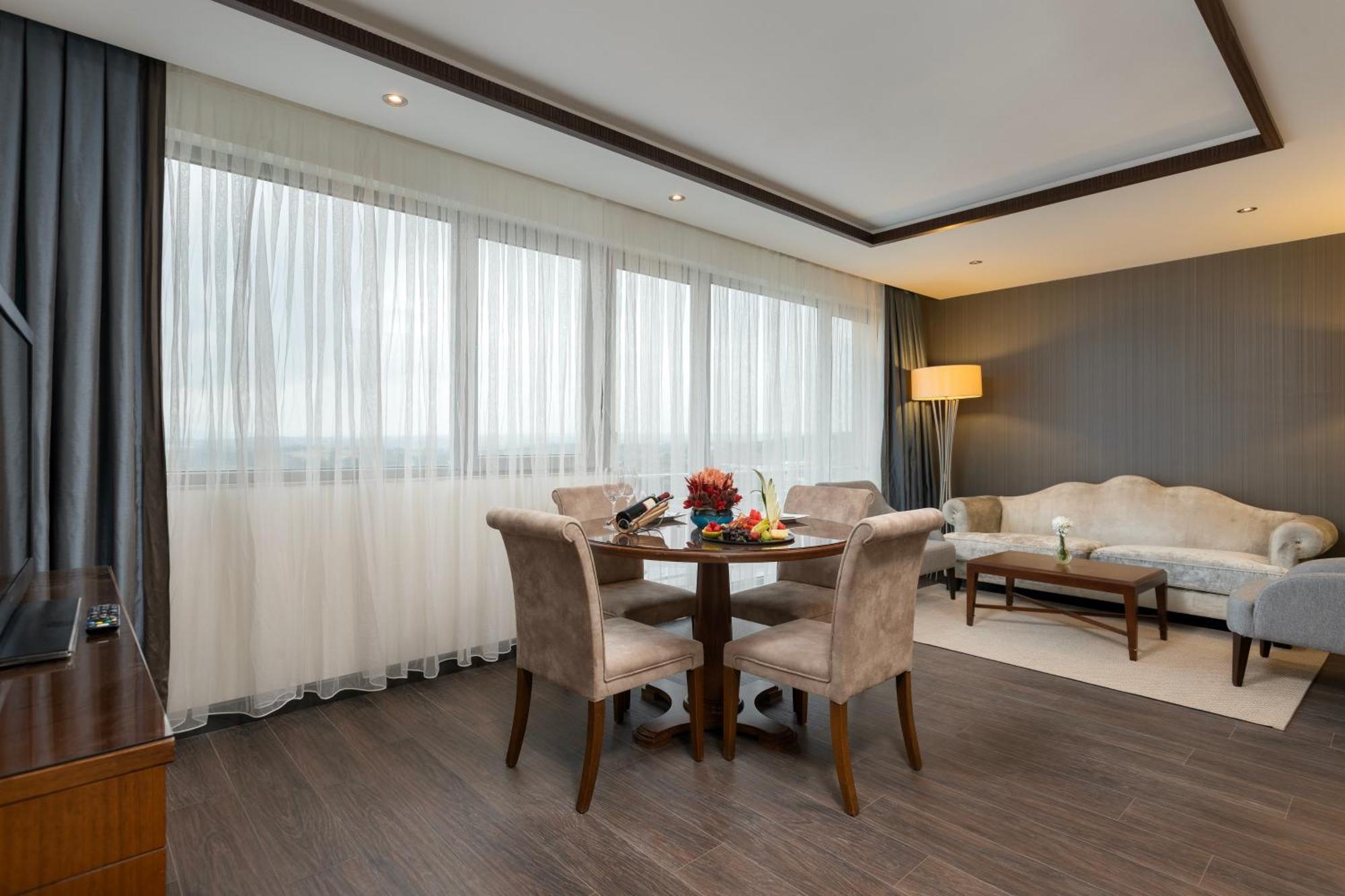 Miracle Istanbul Asia Airport Hotel & Spa Esterno foto A suite at the hotel