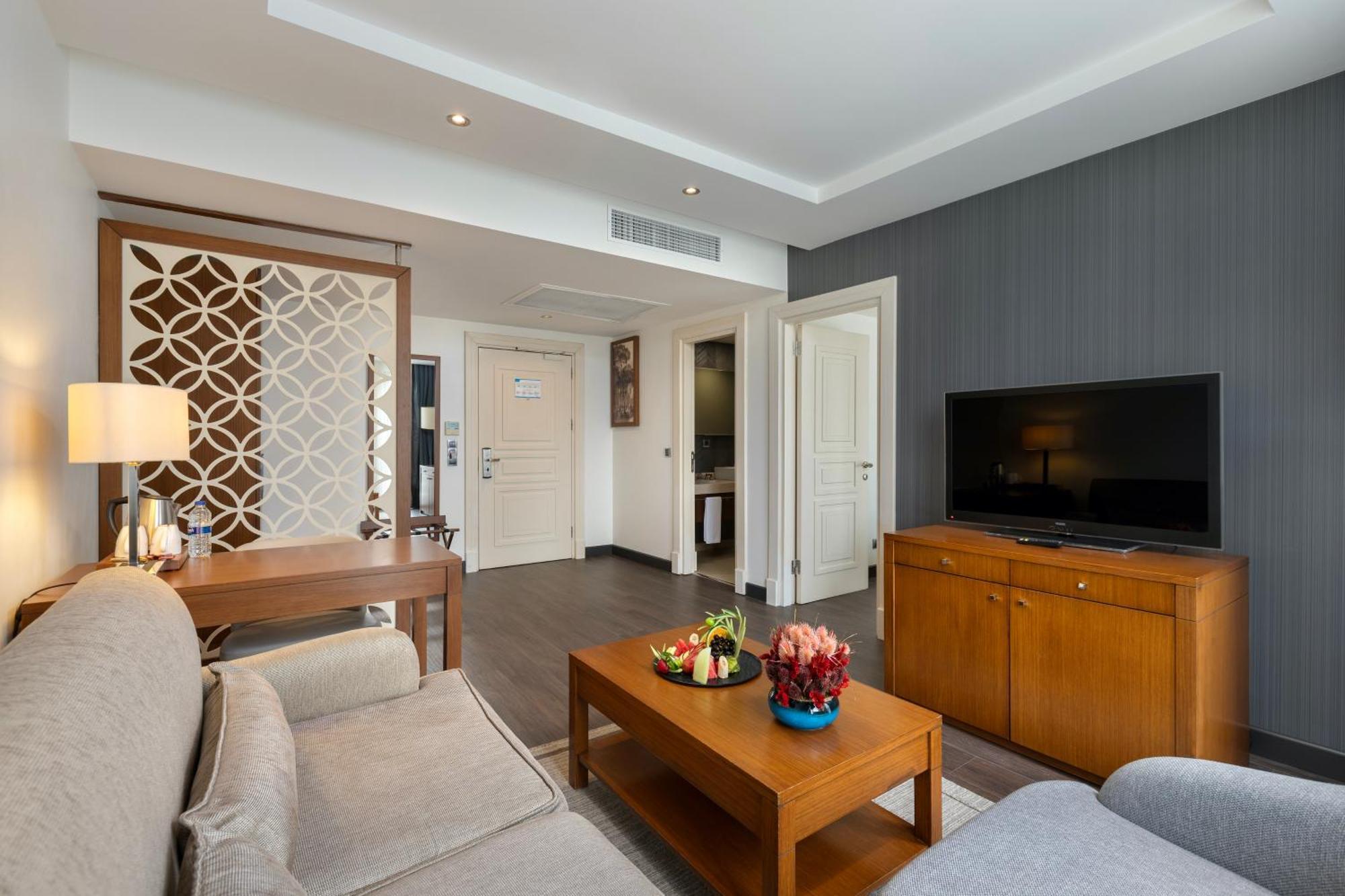 Miracle Istanbul Asia Airport Hotel & Spa Esterno foto A suite at the hotel