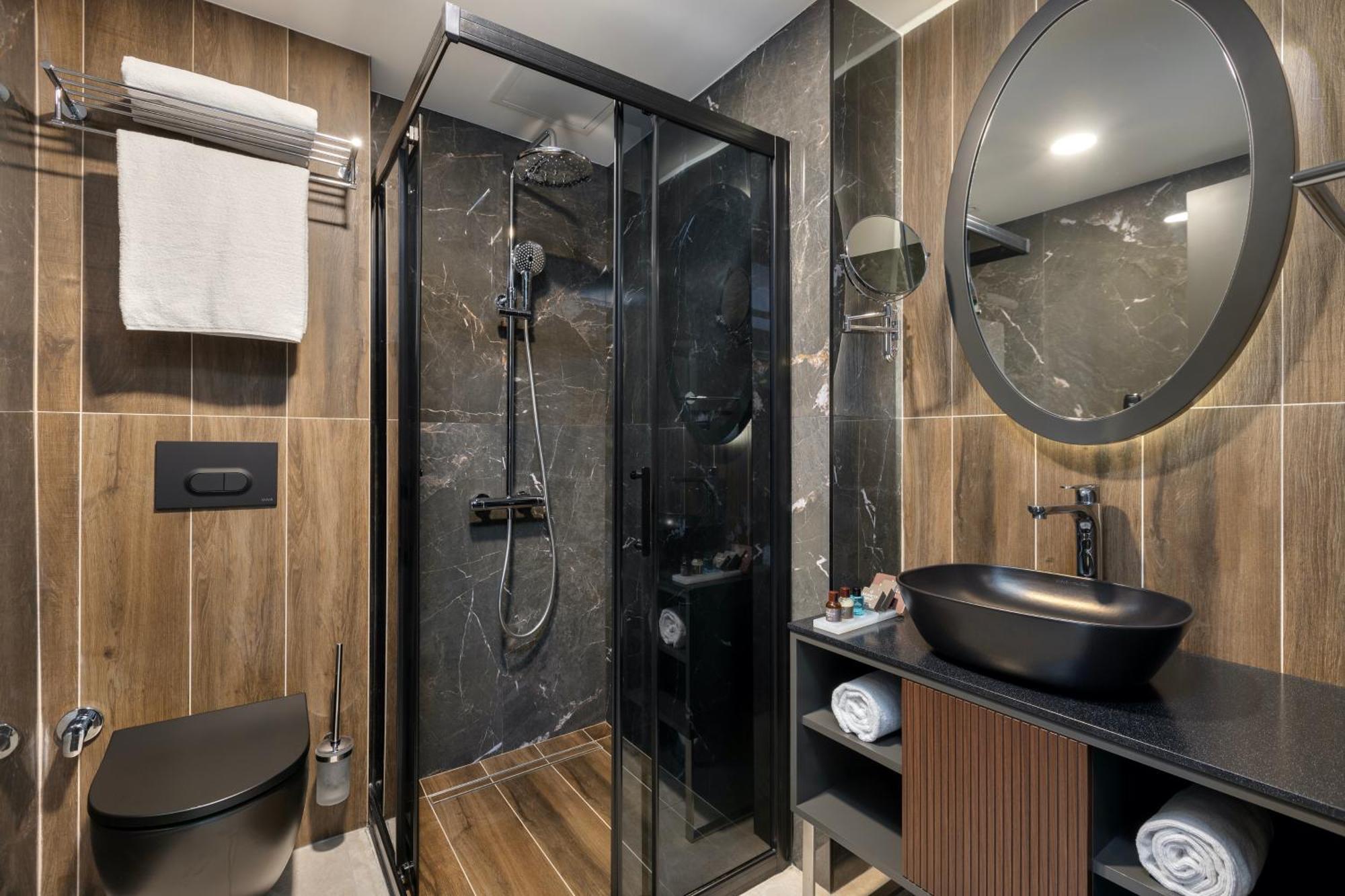 Miracle Istanbul Asia Airport Hotel & Spa Esterno foto Bathroom